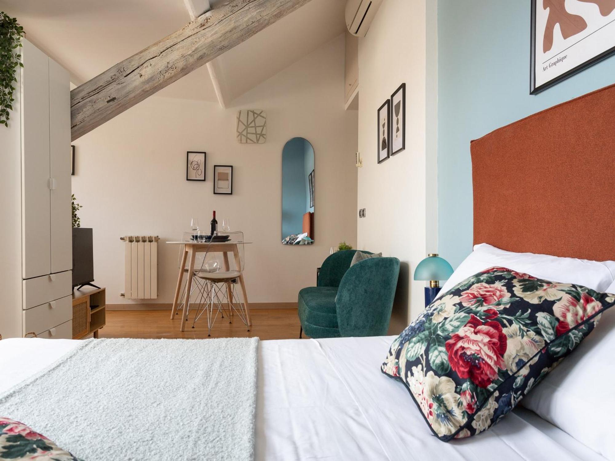 Apartment The Rent - Beautiful With Balcony In Porta Romana *