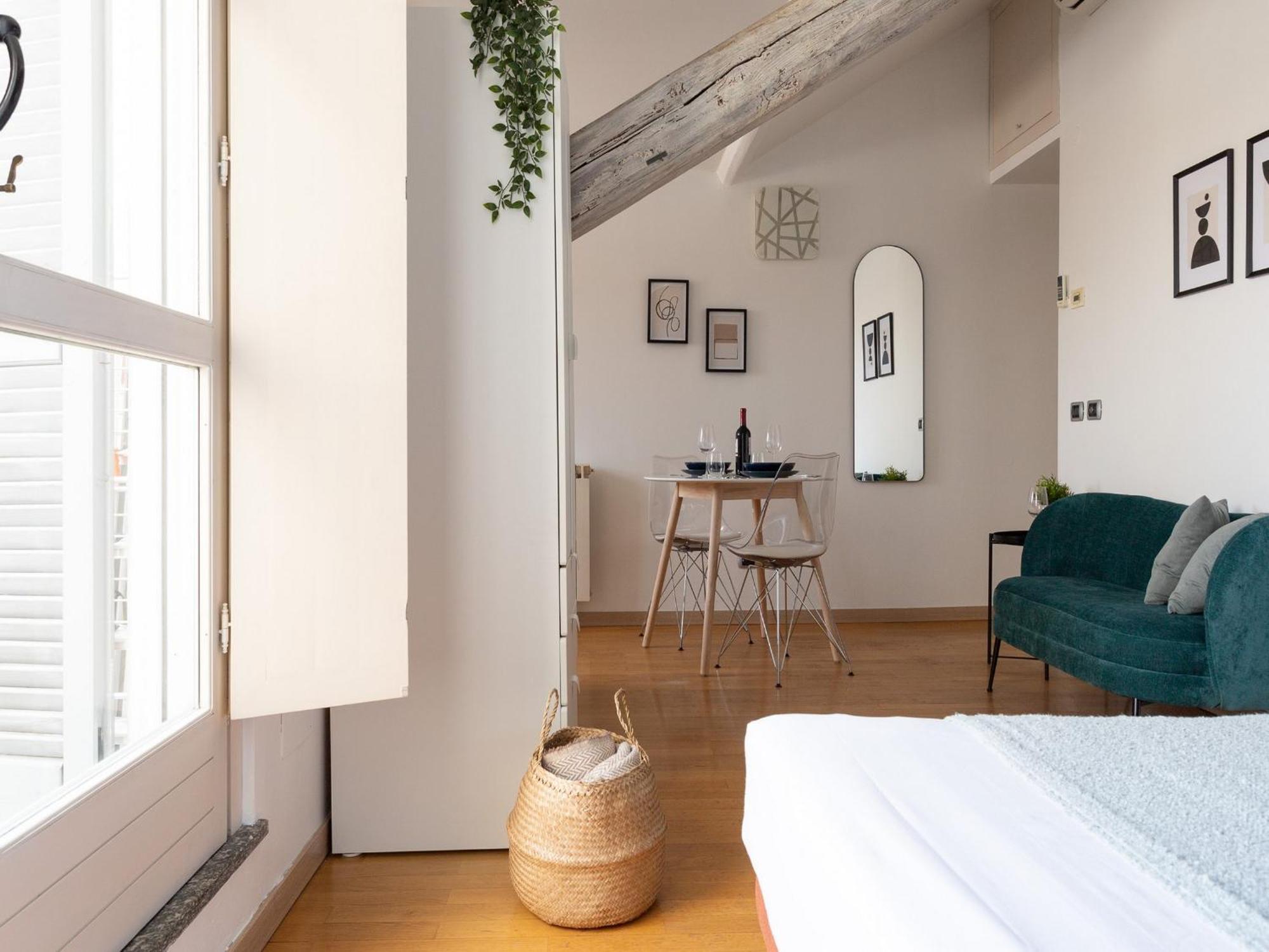 The Rent - Beautiful With Balcony In Porta Romana Mailand